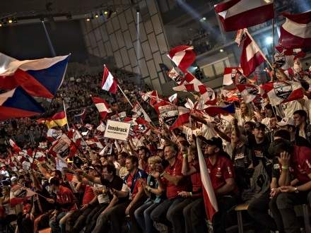 :Около 3500 восторженных зрителей следили 15 ноября на арене «Олимпиахалле» в Инсбруке за профессионалами мирового уровня в валке леса, участвующими в чемпионате мира STIHL TIMBERSPORTS® 2014.